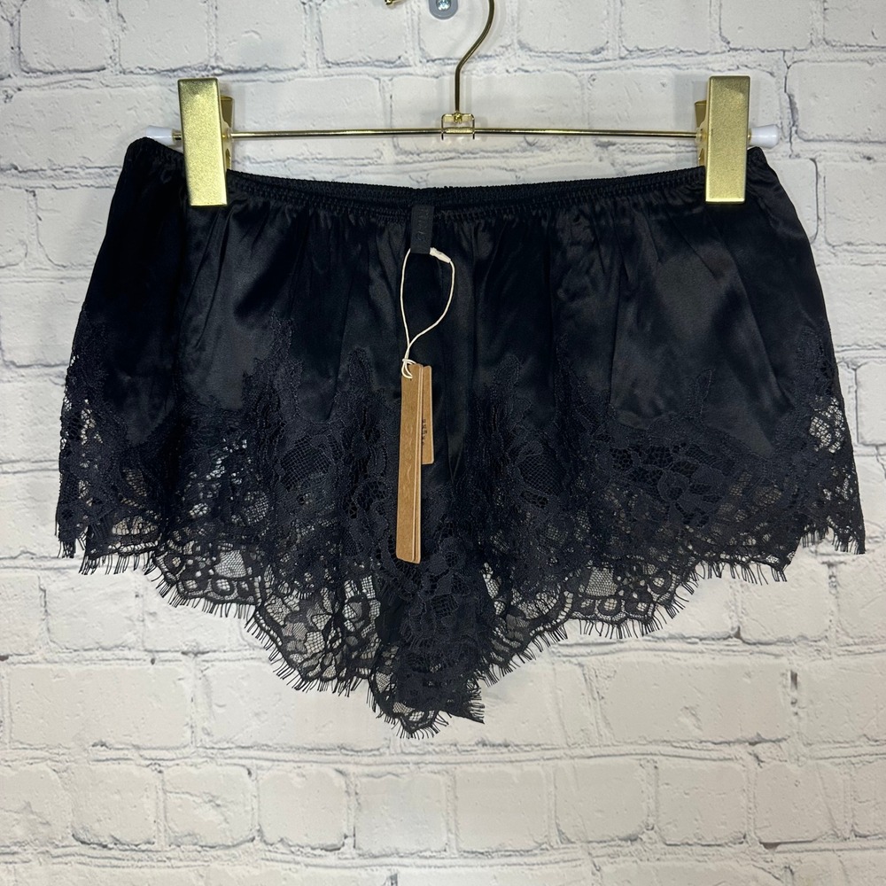 NEW SKIMS Silk Lace Short Onyx Black LG-BTM-12600W Sleepwear XS NWT